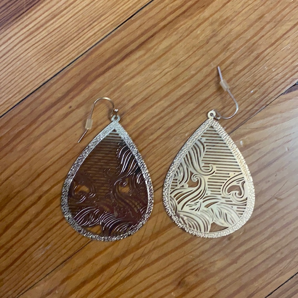 Gold dangly earrings